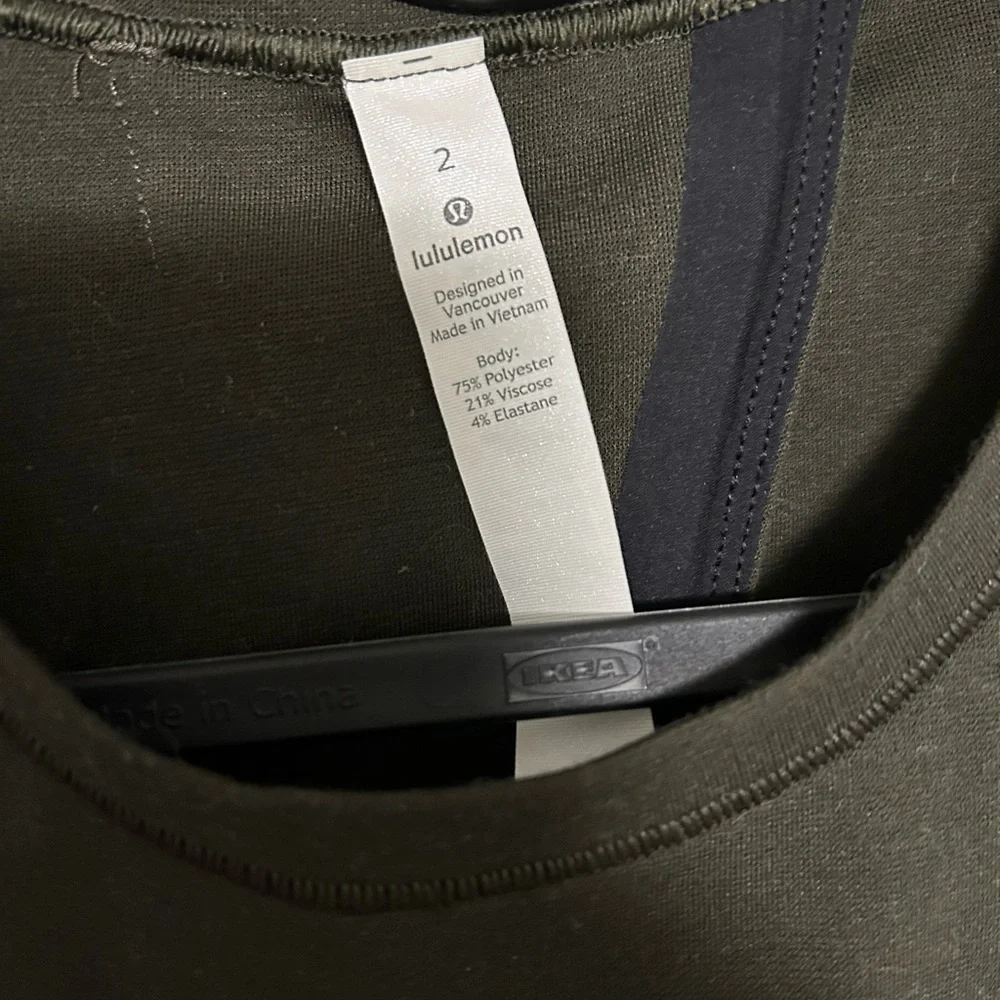 Lululemon workout too - Picture 2 of 3
